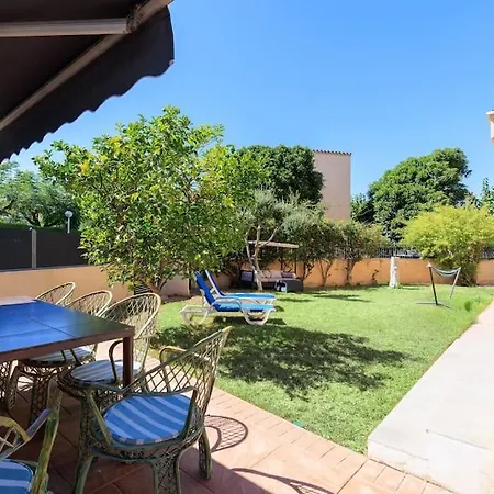 Adosado Con Jardin En Xalets De Casa vacanze *